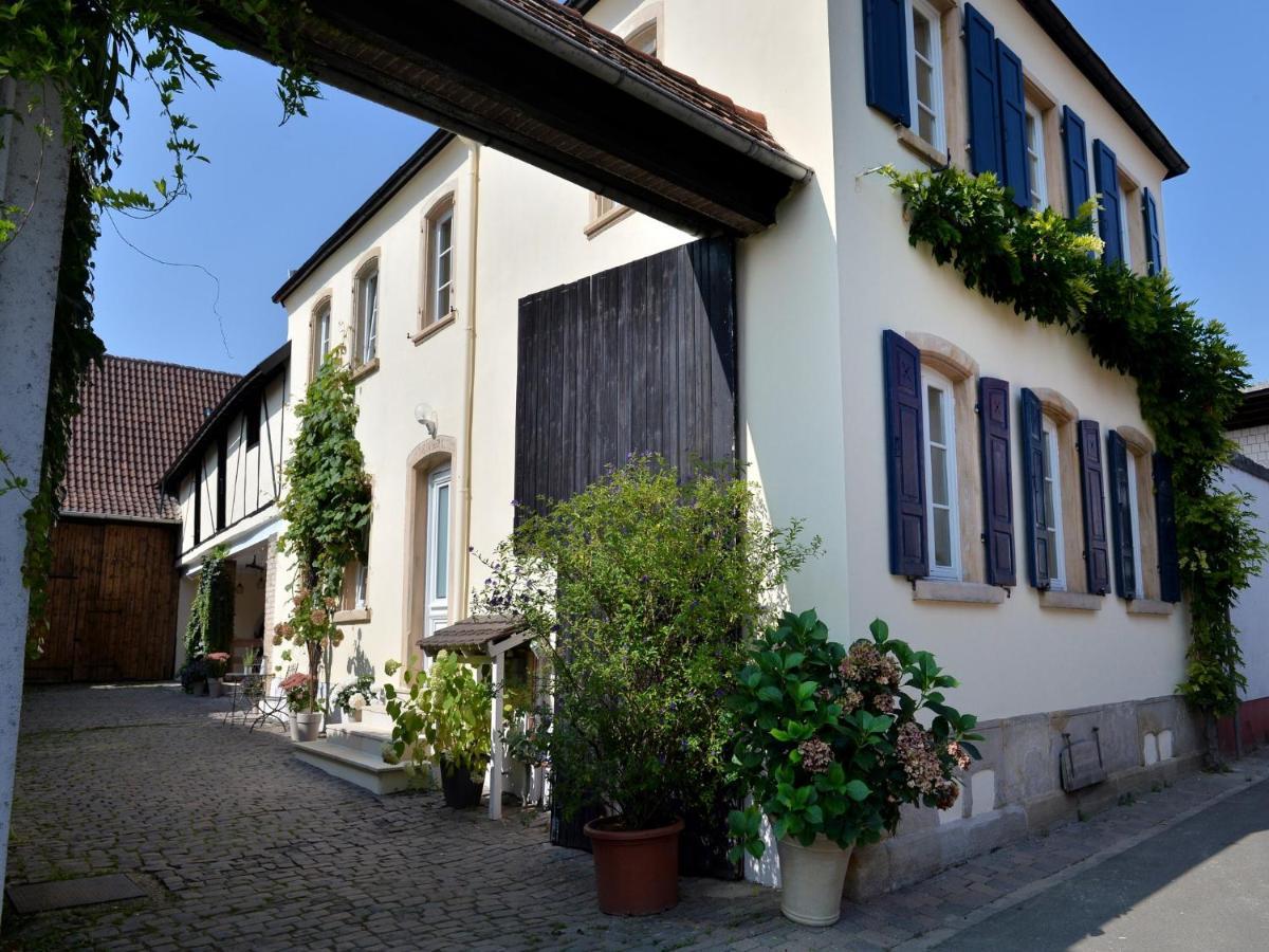 Hotel Gastehaus & Weingut Gehrig Weisenheim am Sand Exterior foto